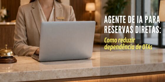 Agente de IA para reservas diretas Recepcionista de hotel usando notebook no balcão com mensagem sobre agente de IA para reservas diretas.