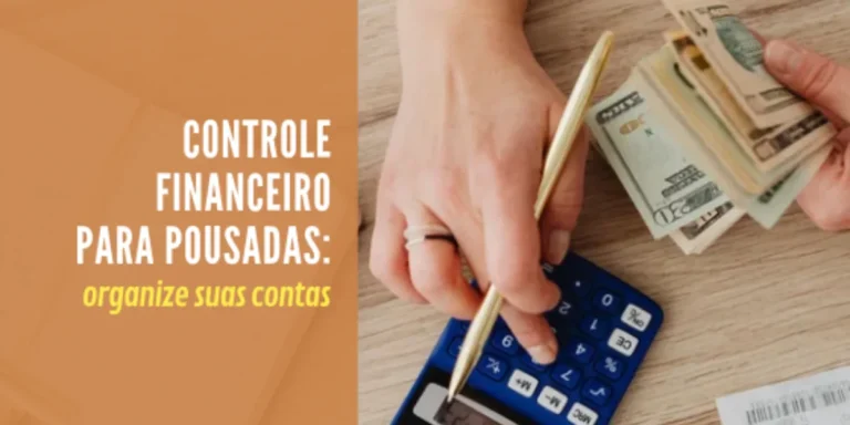 Controle financeiro para pousadas Controle financeiro para pousadas com pessoa utilizando calculadora e organizando dinheiro para acompanhar as contas.