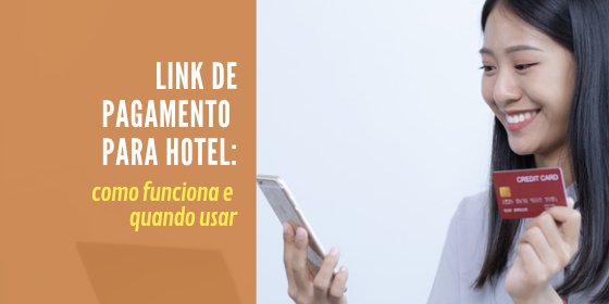 link de pagamento para hotel link de pagamento para hotel com hóspede segurando celular e cartão de crédito